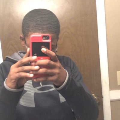Basketball4L🏀😎 • low key 🔑 funny 😆 Decent at games👎🏾 Family guy🦾