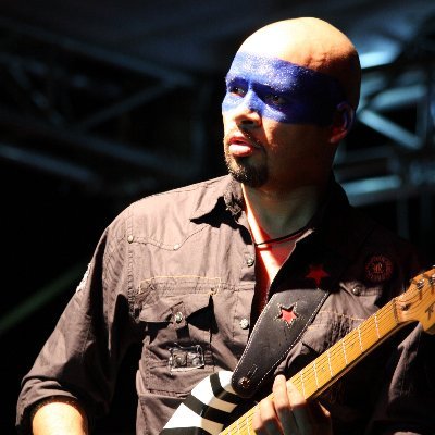 Vocalista, guitarrista y compositor en @divisionurbana
Co-Founder en Go Digital: https://t.co/2Fmh0As9JW