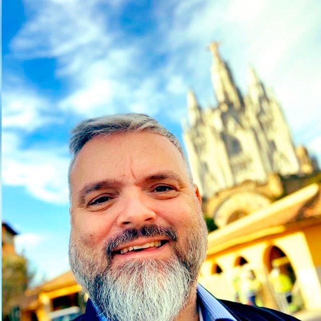 🇨🇿 Česky 👨💼 podnikám 📦 vedu logistiku pro e-shopy ELMS https://t.co/IZ7surkspD 📈 marketér 📝 copywriter 🌱 vegetarián 🕉 vaišnava