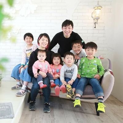 妻・子供7人の可能性を最大化したいから、Houseworkシェアを推進👍
シェアすることで
①妻には時間が生まれ、現在書道家の道に挑戦中❤️
②子供との時間が増え、子供が持っているいいところ・能力・可能性を再発見でき、各々の夢サポートを実行中❤️
とにかく固定概念に囚われず『新たな核大家族像』を模索探求しています✨