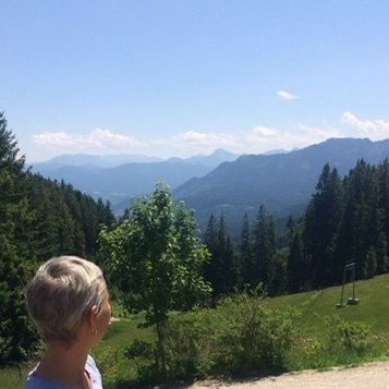 Teilzeit-Lehrerin und Vollzeit-Alleinerziehende; Brustkrebsüberlebende; mag Tanzen, Garten, Wandern, Berge und mehr #notjustsad #LLAP