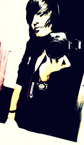 AlexImAFish's profile picture. I'm Alex. 14 years old. 2 brothers and i'm in love with a girl name Nikki. And i'm straight, Justin Bieber is cool.