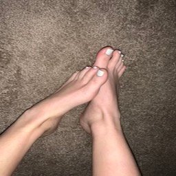 1pairof2's profile picture. 🦶👣🦶👣