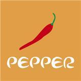 京都は四条木屋町のオキナワダイニングＰＥＰＰＥＲです。
裏通りのビルの３階でひっそりと小ぢんまりとしたお店です。
扉を開ければ落ち着いた南国の空気ムンムン。
ど真ん中の沖縄料理から季節の創作チャンプルー料理まで幅広くご用意。樽生のオリオンビール、南国カクテル、５０本の泡盛を合わせればもうそこはオキナワなんです。