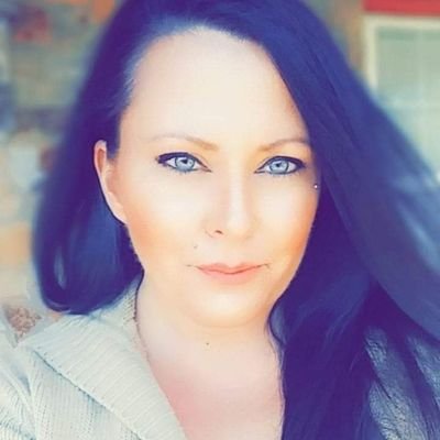 Founder and Owner of Hilton Hill Farms. Woodwick soy candles,soy wax melts, herbal supplements and coming soon..artisan soaps, lotions, bath bombs, etc.🕯🍂🍃