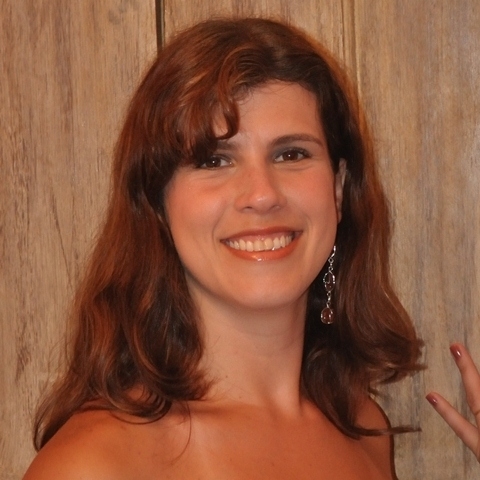 ThaisaFeres's profile picture. 