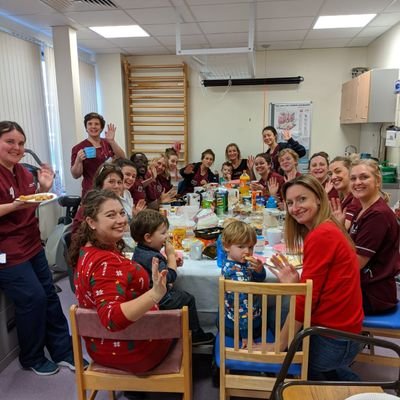 We are the Acute Medical/Surgical Therapy team at Salisbury District Hospital 👩🏻⚕️
...Some may say we're aCUTE team 😏