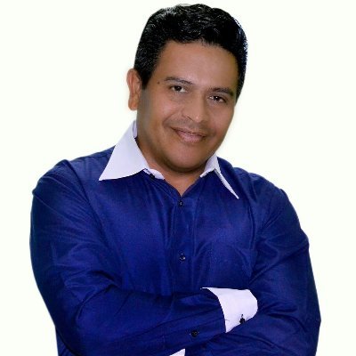 Periodista, Social Media, Reportero Gráfico, Profesor de Fotografía, Estudiante de Maestría.