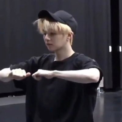 runbts21's profile picture. 오직 7방탄 툽계정[fan account]