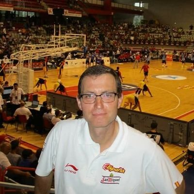 Entrenador Baloncesto Nivel 2. @RGCCBaloncesto #Jr.B-Masculino
Ex-árbitro de Baloncesto(24 temporadas,15 en Nacional, 3 Ctos. de España). Apasionado del basket.
