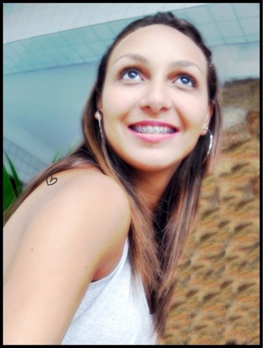 Eu quero ser feliz antes de mais nadaa!! =]
