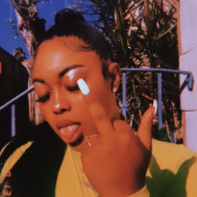 🌻 insta : Badazz.yaya  . I’m kinda like the dream that tricked you into a nightmare 🥀