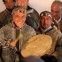 Mapuche; Toqui. El equilibro perfecto entre Tierra; libertad y dinero. Amigos de Comunistas y mis titeres los de la Primera Linea.