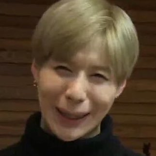 I love SHINee, food, cute stationery, coffe, my dog, art and tidying my bed.People say I’m awkward. SHAWOLS, where r u?👀 || shawol fanartist ✨obv OT5