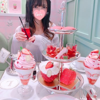 ゆかにゃみ Ginza Six内ザ グラン銀座でマキシム ド パリの苺のミルフィーユをサプライズで旦那が私の誕生日ケーキに買ってきてくれた ウエディングケーキがこのマキシムの苺のミルフィーユだったから思い入れもあってとっても嬉しい