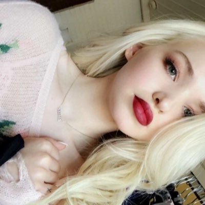 {21+||FC: Dove Cameron||Not new to RP||Ships with Chemistry||Part of @StrandedRPG||RP not affiliated with @DoveCameron||#FerdieFox}