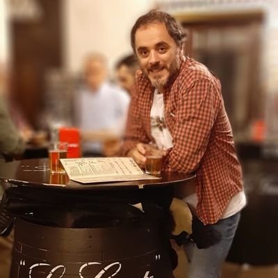 Actor, Docente, Director de Teatro  
                       Cada Loco con su Tema 1410Am/ Todos los Deportes por Rtv/ La Cuarta Pared/ instagram: @luisjaunarena