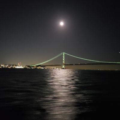 utltf6Y7dnsSElU's profile picture. 古民家、建物好きから京都に残る木造建築の銭湯に入ったのがきっかけで銭湯好きに。
銭湯きっかけで、大きく運命は変わり、大好きな京都を離れ、国産み神話の島、淡路島に導かれるように移住することになりました。
淡路島に移住してから銭湯♨️はなかなか行けませんが、淡路島から島暮らしの様子をお届けします～❤️。