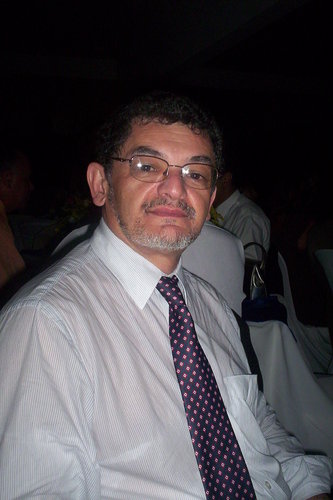 Ex Suboficial da FAB
Físico pela PUC;
Faixa preta em AIKIDO.