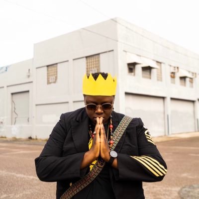 gabbywildfang's profile picture. a songbird with fangs