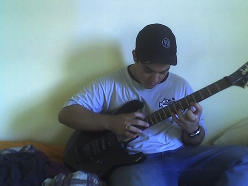 Palmeirense, Músico (guitarrista e violonista), treino Jiu-Jitsu, jogador de ps3 e Xbox, um mlk feliz acima de tudo!!! Graças a Deus!!!!!