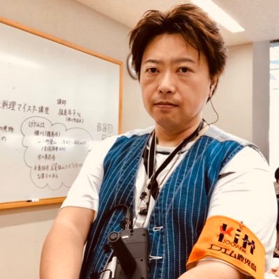 SoutherCota's profile picture. ナレーター事務所ECHO-S代表|福岡ECHO-Sアナウンススクール代表|福岡芸術高校声優コース講師|ラジオパーソナリティ&D〜2020年FM鹿児島で音楽番組.食文化探究番組担当17年.延べ800人以上取材。ラジオ歴26年、ナレーター歴32年。高級感.軽快.爽やか.博士等色々🌈