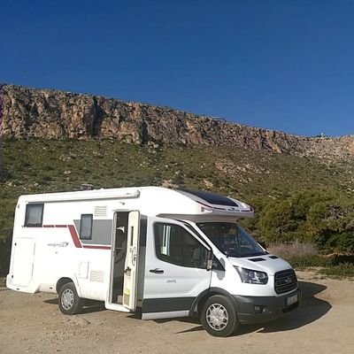 Ein neues, mit vielen Extras versehenes Wohnmobil möchte gemietet werden. Also wer Spaß an Outdoor und Camping hat liegt mit mir richtig. Frag nach