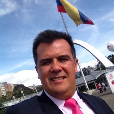 Comprometido para que nuestros compatriotas despierten y se sumen en mantener la libertad y promover una nueva democracia o nueva derecha en Colombia!