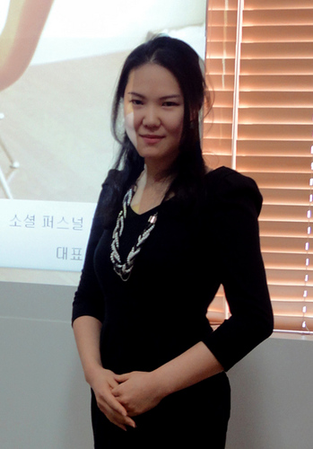 롱다리 SNS 전문강사/SNS 퍼스널 브랜딩 연구소 대표/전직 여성의류쇼핑몰 대표/까페,블로그 마케팅강의/인터넷마케팅강의/퍼스널브랜딩 강의/트위터,페이스북 마케팅강의/SNS활용강의/한국소셜미디어진흥원SNS전문강사/English for Love시삽/소셜미디어강의/IT/IT/IT