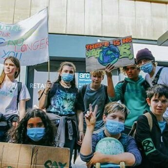 13 yrs old
i love photography and going on climate
strikes💙🌍
instagram:kaomi.x
