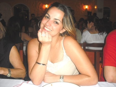 amiga, serva e apaixonada por Aquele que me ama mais do que tudo.....