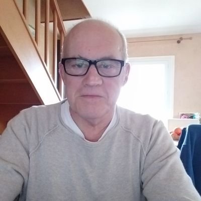 Patriote, ancien militaire dans les bérets bleus.....
Amoureux de mon pays !!
Vous ne l'aimez pas ? Quittez-le!! Ouste !!