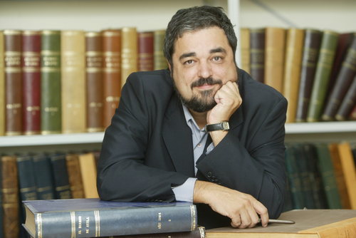 Periodista y escritor. Degustador de la poesía y el jazz.