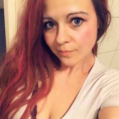 Gamer girl and twitch afilliate! «Live every moment as it is your last and laugh every day» ❤️ Discord: saxine#7950 Twitch and xbox: xSAXINEx