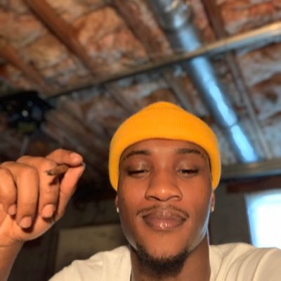 moneey2x's profile picture. BackUp page twitter be tripping.