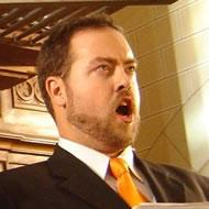 Tenor solista, español nacido en Madrid. belcantista, perfeccionista y amante de su profesion... amar lo que uno hace es la mejor nanera de ser feliz y exitoso.