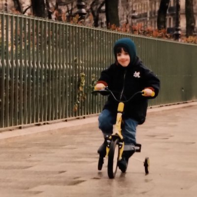 Lecteur de bédé, amoureux de la nature, de la bicyclette et du train. Petite main @EELV. Secrétaire général @euroecolos. Parigo-belge. @vincemadeline@piaille.fr