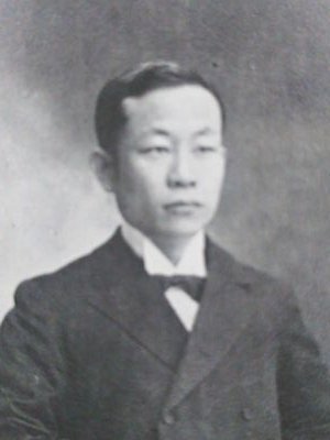 kenji_bungaku12's profile picture. とある大学の教授。博士(文学)。文学研究者。共著に『まちがいだらけの文書から卒業しようー基本はここだ！ー工学系卒論の書き方』(別府俊幸・渡辺賢治 著、コロナ社)。その他『読んで観て聴く 近代日本の仏教文化』(法蔵館)など。幸田露伴研究のほか『温泉むすめ』や『文スト』といった、表象文化を人文学の見地から研究しています。