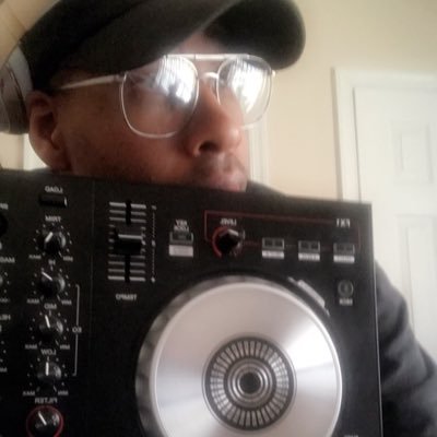 what up y’all I’m cool dude ever would love to meet all beautiful ladies if you interested in my new. move it let me know