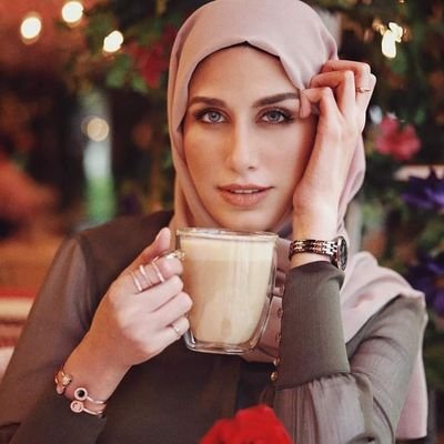 ‏‏‏احب من يحتوي قلبي ويشعرني بالامان