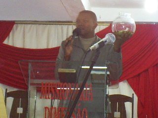 Pastor Samuel Oliveira, Ex-presidiario, ex-usuario de toxicos, ex-rockeiro, ex-Raper, hoje CURADO pelo poder do senhor Jesus Cristo! Fui rackiado mas voltei!