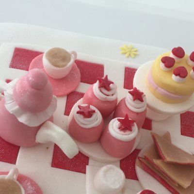 cakes_simply's profile picture. Simply Delicious Cakes will personalise your cakes for any occasion be it a birthday, wedding, anniversary, graduation, baby shower, hens party, corporate