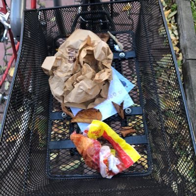 FietsJulia's profile picture. 🏳️‍🌈 FFM 🚲🌳🌇 Mein Fahrradkorb ist kein Mülleimer! she/her | #VisionZero #MainkaiAutofrei #StopptDenKindermord | #notpron since 2016, lvl -32