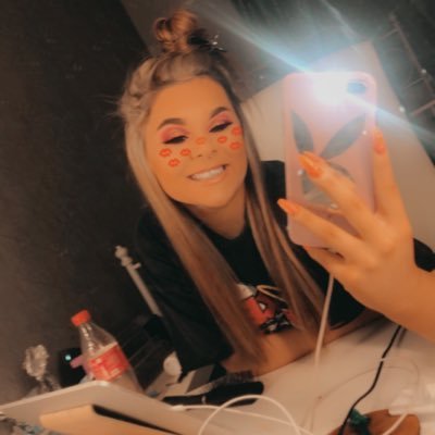 EllSlow's profile picture. Here for the shits n giggles🤷🏻‍♀️