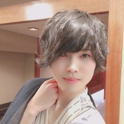 ハクト レム 1月23日 今日 出勤しました 学生と掛け持ちをしてるので毎日お店に居るわけではないけど 明日も出勤します 今日はあまり髪を盛らずにスマート おぼっちゃま な雰囲気 明日は写真も撮るので髪型盛ろうかな ハクト レム 1月23日 今日 出勤しました 学生と掛け持ちをしてるので毎日お店に居るわけではないけど 明日も出勤します 今日はあまり髪を盛らずにスマート おぼっちゃま な雰囲気 明日は写真も撮るので髪型盛ろうかな