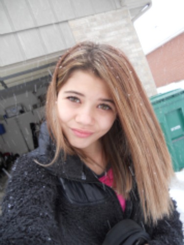 nammes emilly . 
singlee . 
living it up. 
partying is how i doo . 
babby thats whusssup