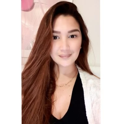 iamLorraineB's profile picture. Love me.. hate me.. the hell I care 😅