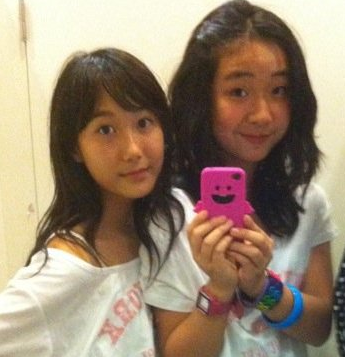 HAII THERE(:

ma names amee.
i LOVE camwhoring with these retardes i call BEST FRIENDS
pretty much it :P
love you. 3