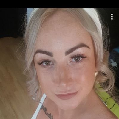 hayleygrunshaw's profile picture. 