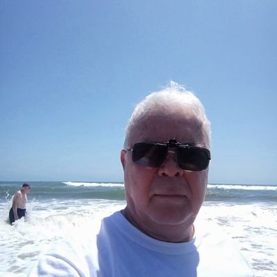 Uso el tuiter para hacer catarsis. Si no te gusta lo que escribo NO ME LEAS, NO ME SIGAS O NO HAGAS CASO DE LOS DISPARATES QUE DIGO. Bloqueo a ofensivos.